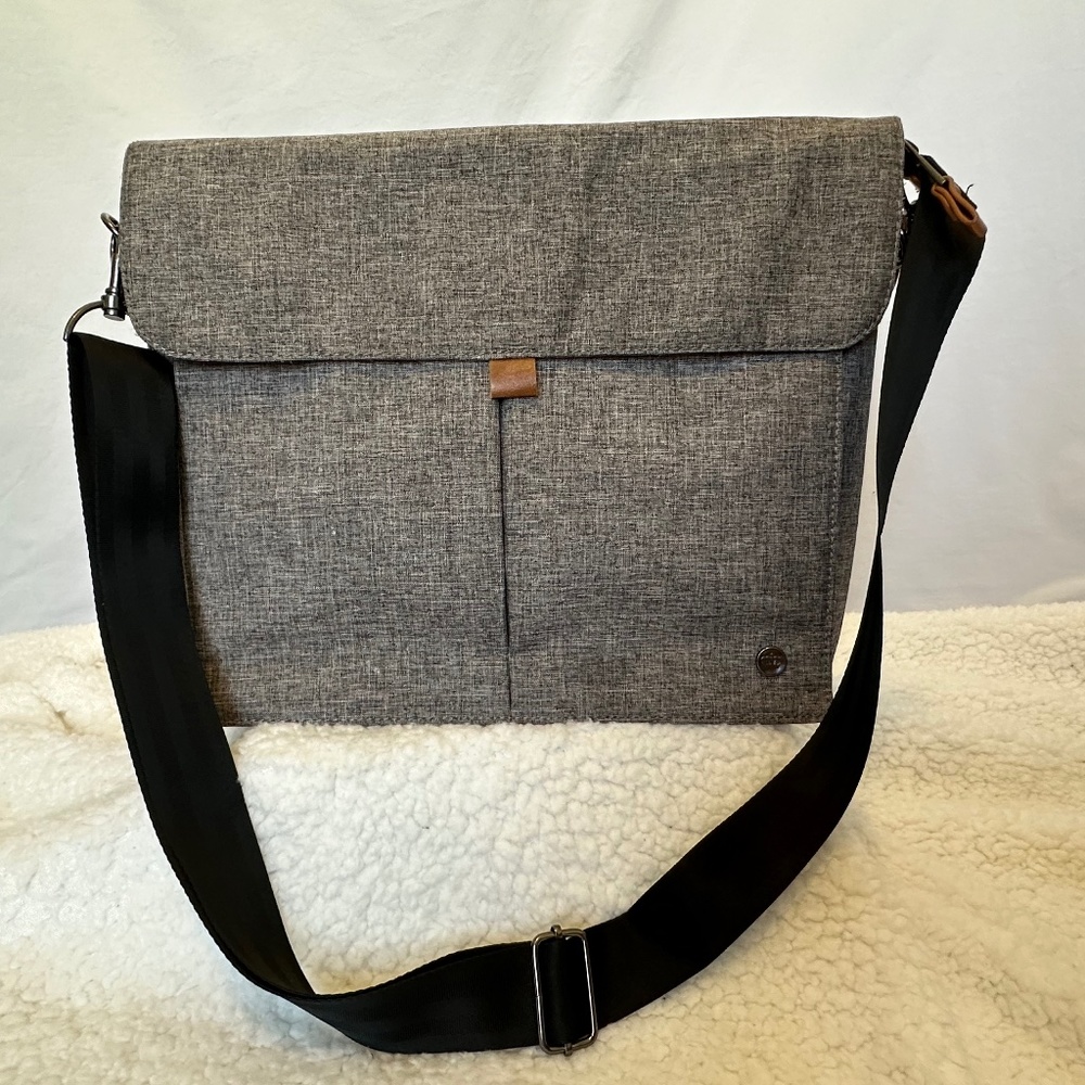 PKG Messenger Laptop Bag for 14" Laptops
